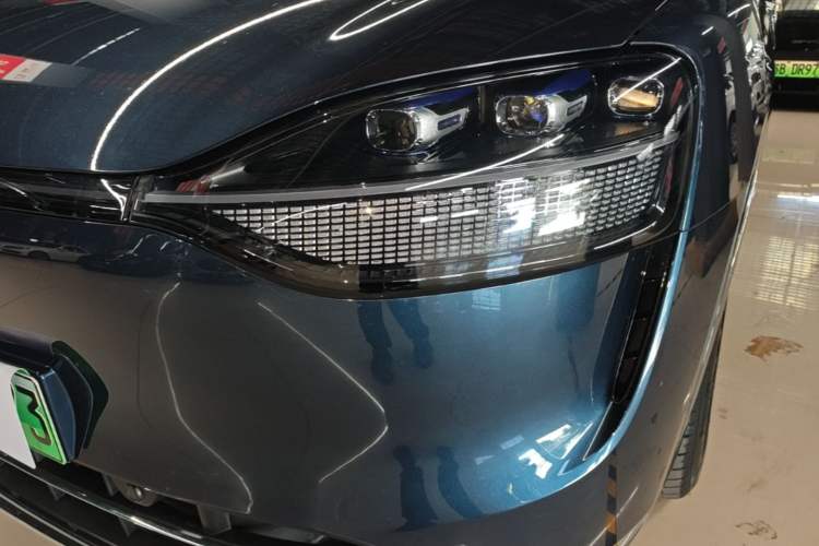 Used Hima AITO M9 2025 Extended-Range Ultra Version 52 kWh 6-Seater Left Front Headlight