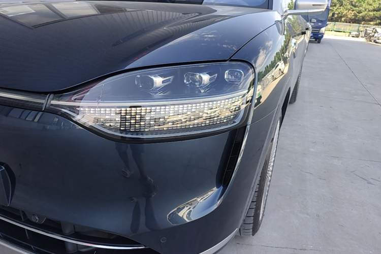 Used Hima AITO M9 2025 Extended-Range Ultra Version 52 kWh 6-Seater Left Front Headlight