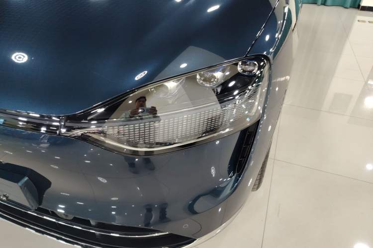 Used Hima AITO M9 2025 Extended-Range Ultra Version 52 kWh 6-Seater Left Front Headlight