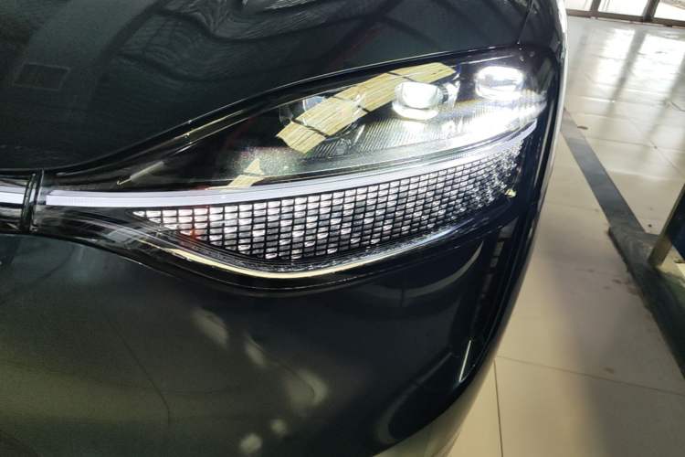 Used Hima AITO M9 2025 Extended-Range Ultra Version 52 kWh 6-Seater Left Front Headlight