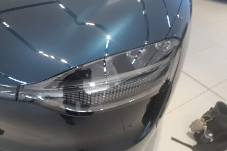 Used Hima AITO M9 2025 Extended-Range Ultra Version 52 kWh 6-Seater Left Front Headlight