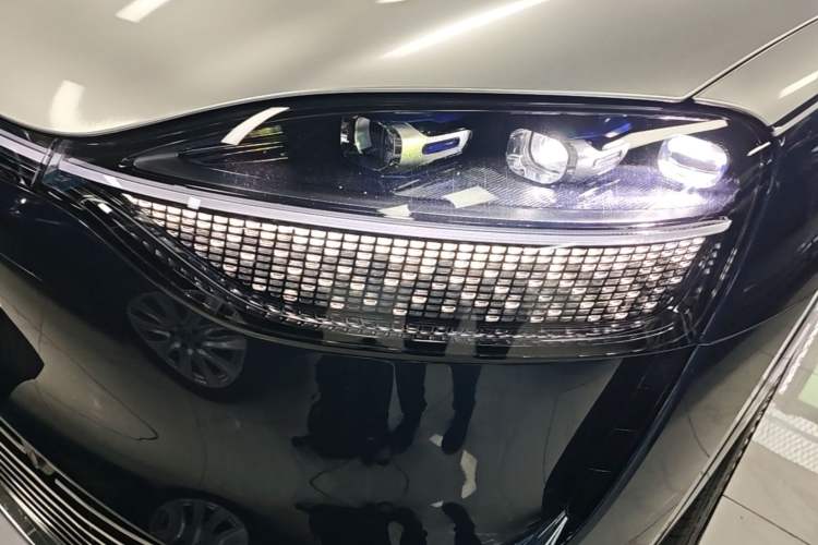 Used Hima AITO M9 2025 Extended-Range Ultra Version 52 kWh 6-Seater Left Front Headlight