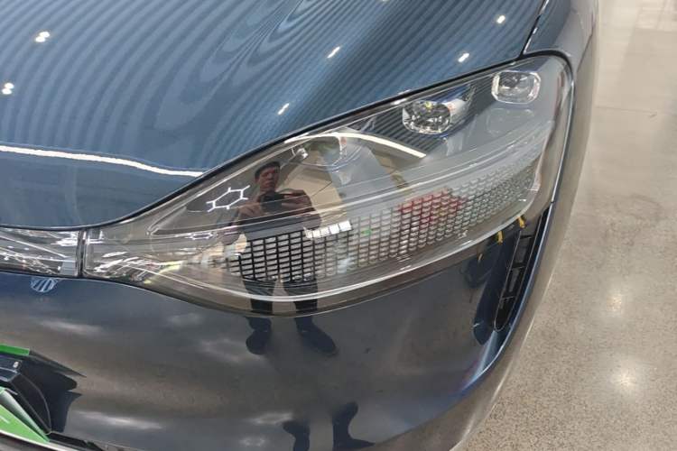 Used Hima AITO M9 2025 Extended-Range Ultra Version 52 kWh 6-Seater Left Front Headlight