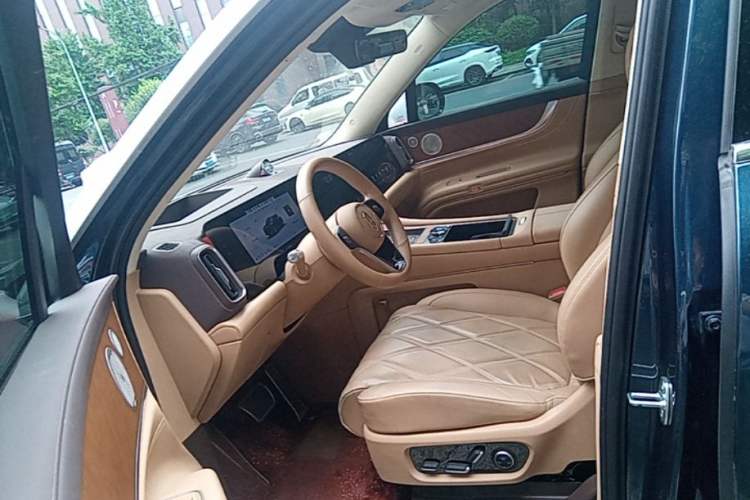 Used Hima AITO M9 2025 Extended-Range Ultra Version 52 kWh 6-Seater Left Front Seat
