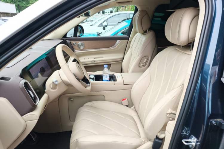 Used Hima AITO M9 2025 Extended-Range Ultra Version 52 kWh 6-Seater Left Front Seat
