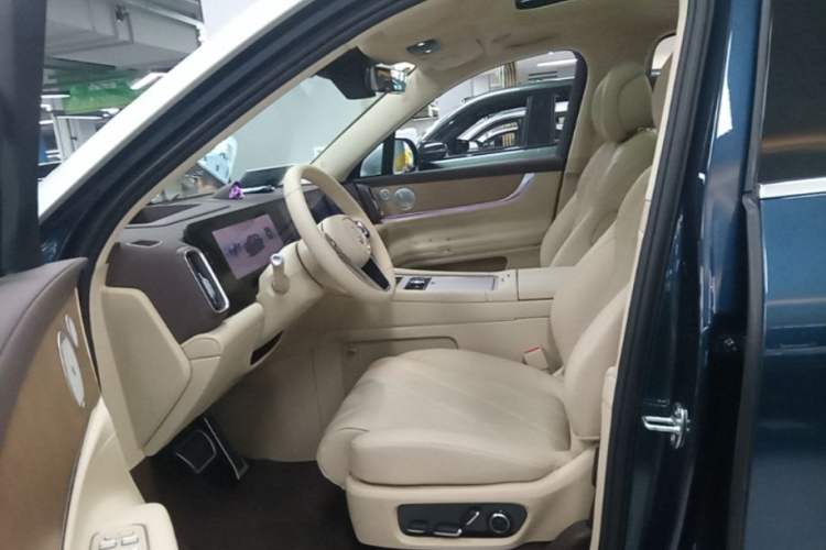 Used Hima AITO M9 2025 Extended-Range Ultra Version 52 kWh 6-Seater Left Front Seat