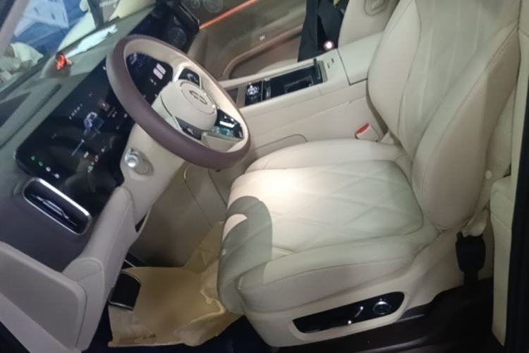 Used Hima AITO M9 2025 Extended-Range Ultra Version 52 kWh 6-Seater Left Front Seat