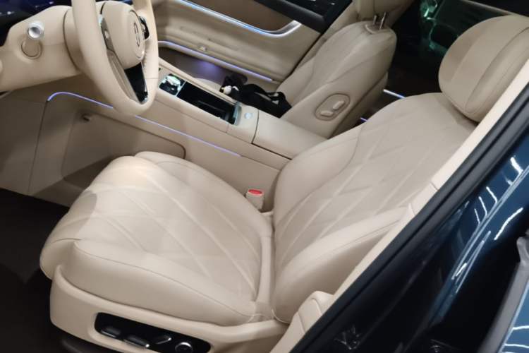 Used Hima AITO M9 2025 Extended-Range Ultra Version 52 kWh 6-Seater Left Front Seat