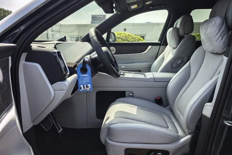 Used Hima AITO M9 2025 All-Electric Ultra Version 100 kWh 5-Seater Model Left Front Seat