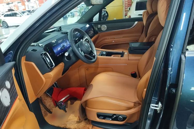 Used Hima AITO M9 2025 Extended-Range Ultra Version 52 kWh 6-Seater Left Front Seat