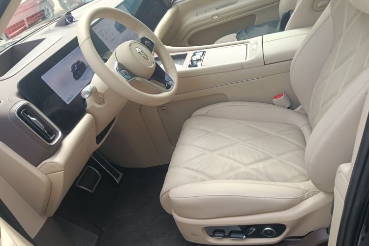 Used Hima AITO M9 2025 Extended-Range Ultra Version 52 kWh 6-Seater Left Front Seat