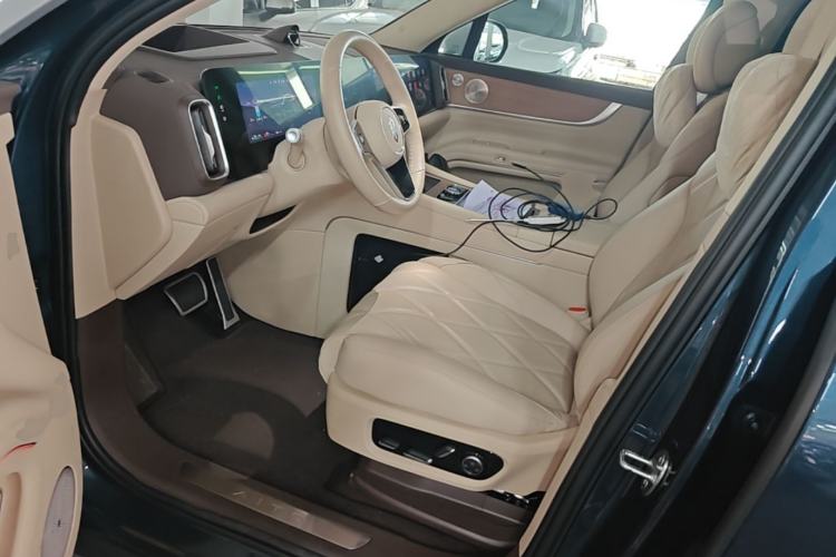 Used Hima AITO M9 2025 Extended-Range Ultra Version 52 kWh 6-Seater Left Front Seat