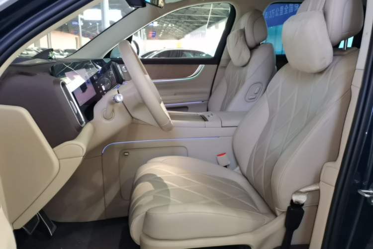 Used Hima AITO M9 2025 Extended-Range Ultra Version 52 kWh 6-Seater Left Front Seat