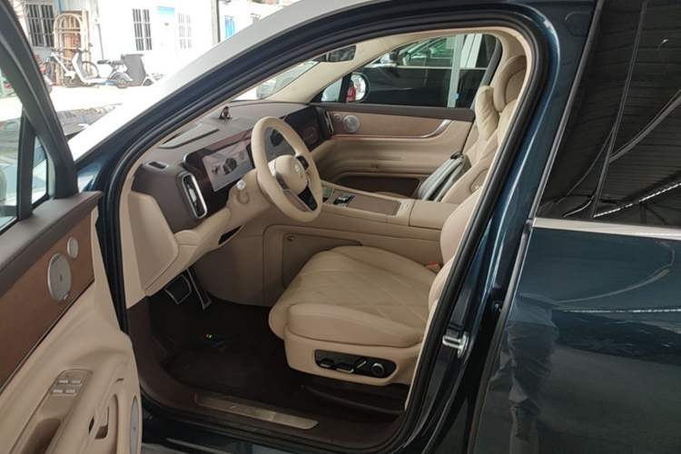 Used Hima AITO M9 2025 Extended-Range Ultra Version 52 kWh 5-Seater Edition Left Front Seat