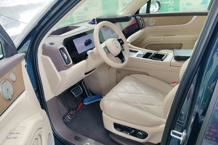 Used Hima AITO M9 2025 Extended-Range Ultra Version 52 kWh 6-Seater Left Front Seat