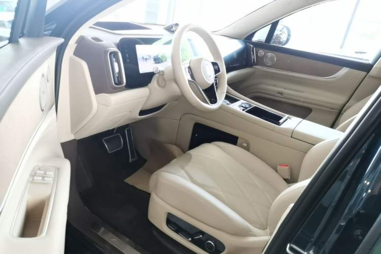 Used Hima AITO M9 2025 Extended-Range Ultra Version 52 kWh 6-Seater Left Front Seat