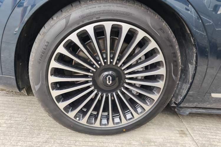 Used Hima AITO M9 2025 Extended-Range Ultra Version 52 kWh 6-Seater Left Front Wheel Hub