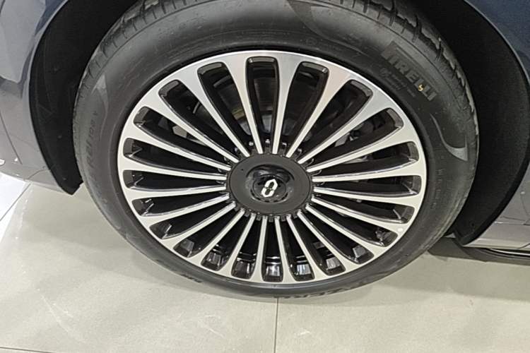Used Hima AITO M9 2025 Extended-Range Ultra Version 52 kWh 6-Seater Left Front Wheel Hub