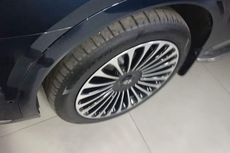 Used Hima AITO M9 2025 Extended-Range Ultra Version 52 kWh 6-Seater Left Front Wheel Hub