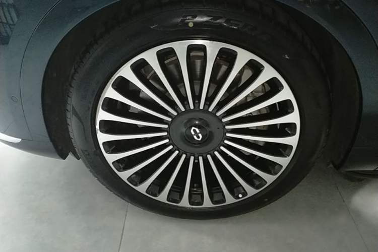 Used Hima AITO M9 2025 Extended-Range Ultra Version 52 kWh 6-Seater Left Front Wheel Hub