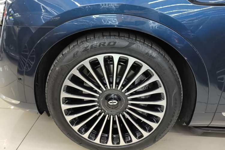 Used Hima AITO M9 2025 Extended-Range Ultra Version 52 kWh 6-Seater Left Front Wheel Hub