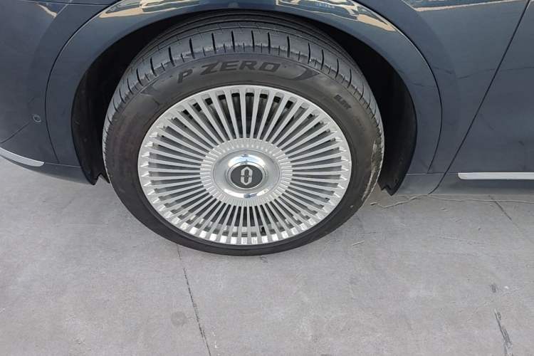 Used Hima AITO M9 2025 Extended-Range Ultra Version 52 kWh 6-Seater Left Front Wheel Hub