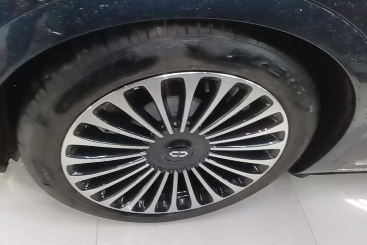 Used Hima AITO M9 2025 Extended-Range Ultra Version 52 kWh 6-Seater Left Front Wheel Hub