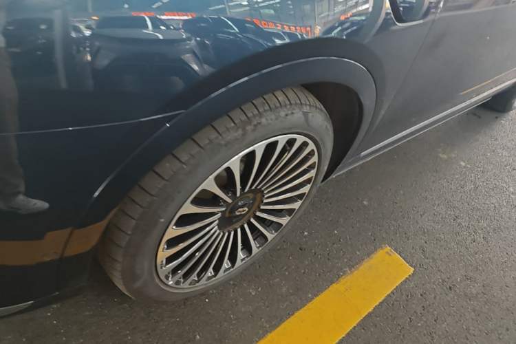 Used Hima AITO M9 2025 Extended-Range Ultra Version 52 kWh 6-Seater Left Front Wheel Hub