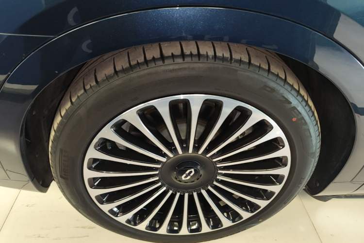 Used Hima AITO M9 2025 Extended-Range Ultra Version 52 kWh 6-Seater Left Front Wheel Hub