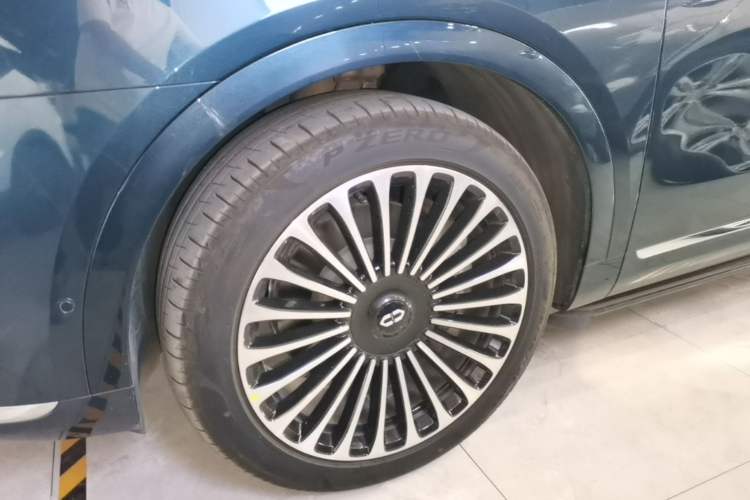 Used Hima AITO M9 2025 Extended-Range Ultra Version 52 kWh 6-Seater Left Front Wheel Hub