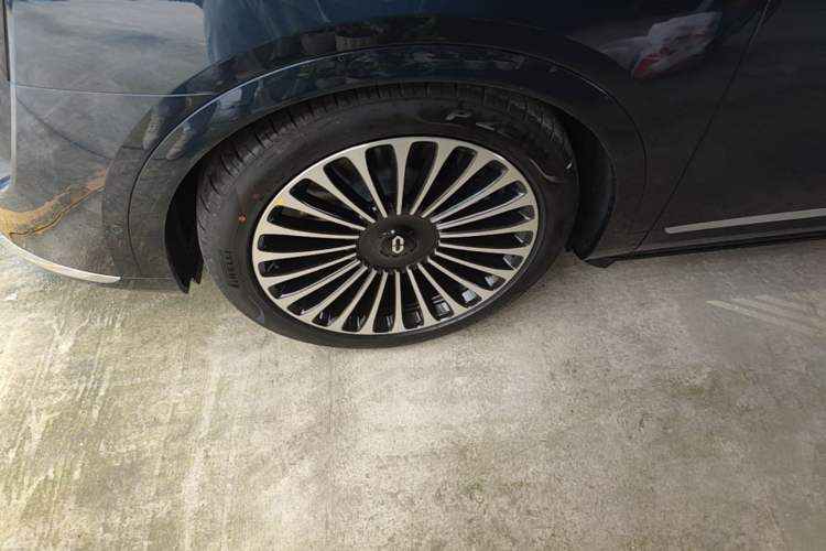 Used Hima AITO M9 2025 Extended-Range Ultra Version 52 kWh 5-Seater Edition Left Front Wheel Hub
