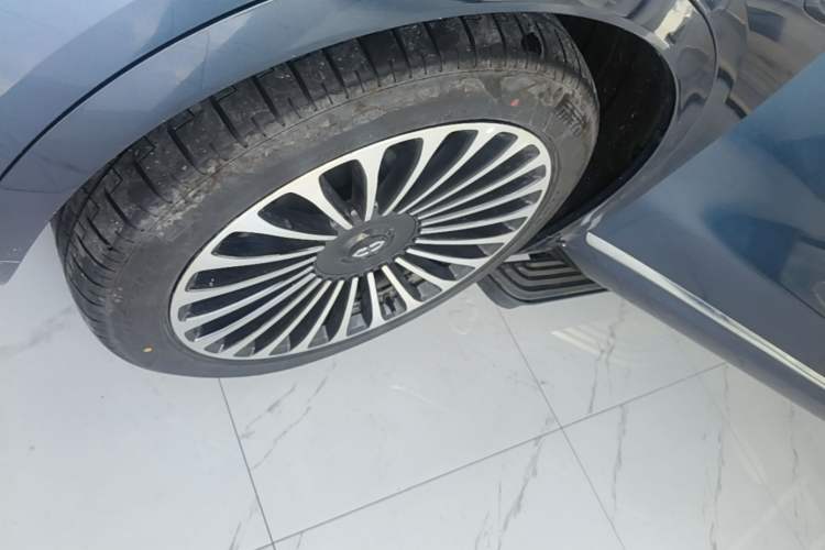 Used Hima AITO M9 2025 Extended-Range Ultra Version 52 kWh 6-Seater Left Front Wheel Hub