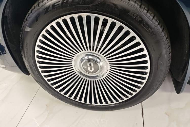Used Hima AITO M9 2025 Extended-Range Ultra Version 52 kWh 6-Seater Left Front Wheel Hub