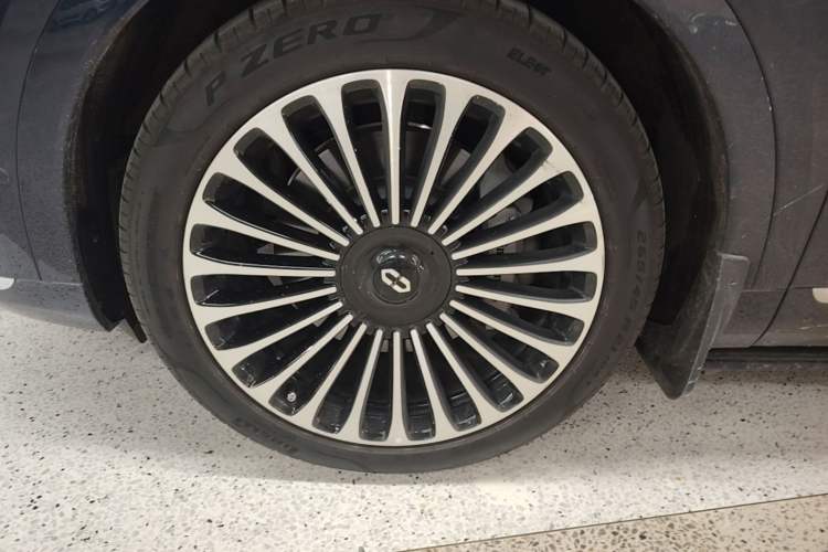 Used Hima AITO M9 2025 Extended-Range Ultra Version 52 kWh 6-Seater Left Front Wheel Hub