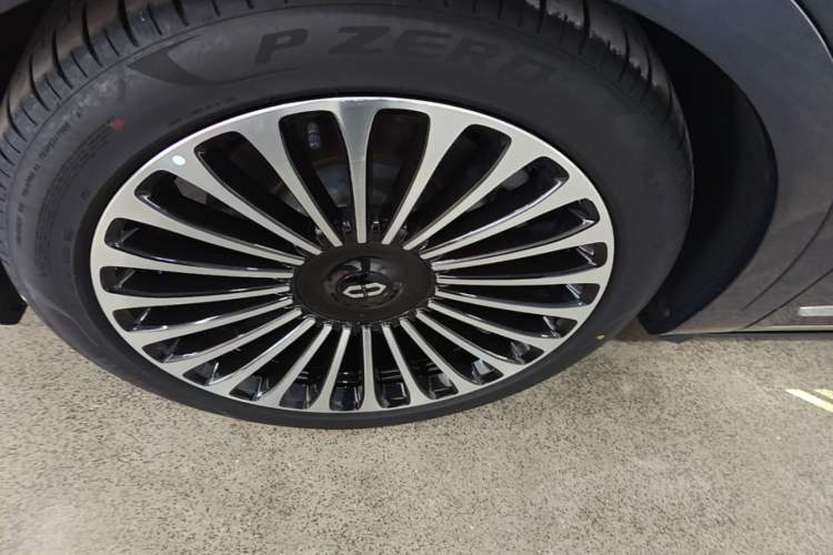 Used Hima AITO M9 2025 Extended-Range Ultra Version 52 kWh 6-Seater Left Front Wheel Hub