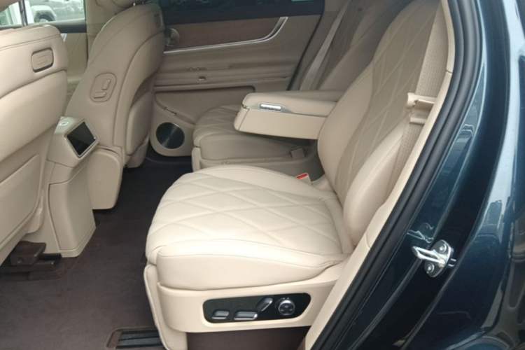 Used Hima AITO M9 2025 Extended-Range Ultra Version 52 kWh 6-Seater Left Rear Seat