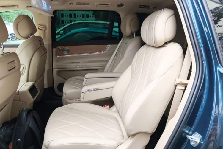 Used Hima AITO M9 2025 Extended-Range Ultra Version 52 kWh 6-Seater Left Rear Seat