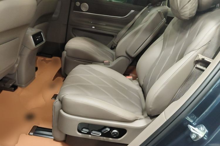 Used Hima AITO M9 2025 Pure Electric Ultra Version 100 kWh 6-Seater Model Left Rear Seat