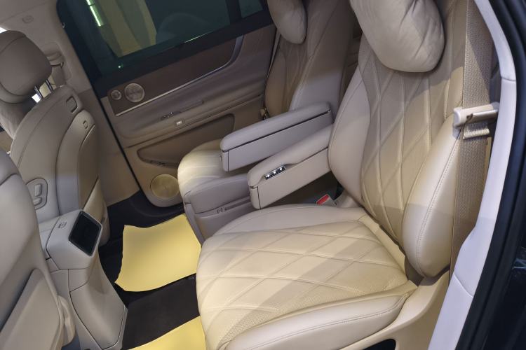 Used Hima AITO M9 2025 Extended-Range Ultra Version 52 kWh 6-Seater Left Rear Seat