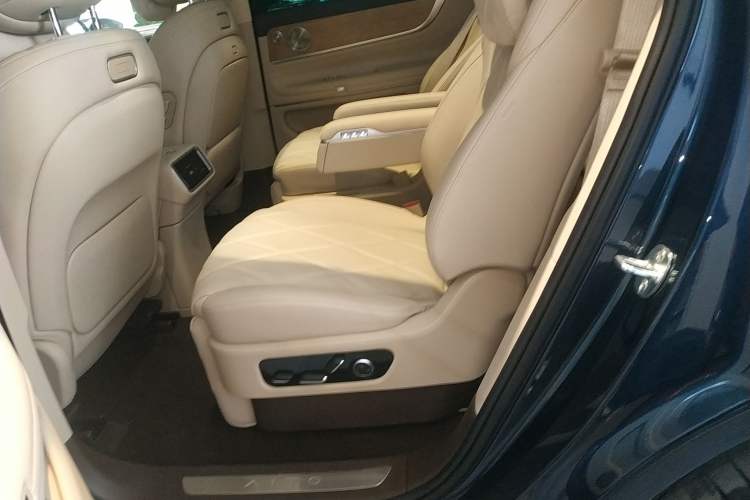 Used Hima AITO M9 2025 Extended-Range Ultra Version 52 kWh 6-Seater Left Rear Seat