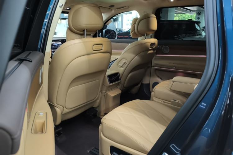 Used Hima AITO M9 2025 Extended-Range Ultra Version 52 kWh 6-Seater Left Rear Seat