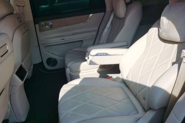 Used Hima AITO M9 2025 Extended-Range Ultra Version 52 kWh 6-Seater Left Rear Seat