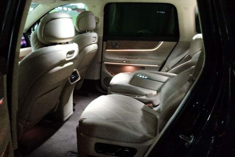 Used Hima AITO M9 2025 Extended-Range Ultra Version 52 kWh 6-Seater Left Rear Seat