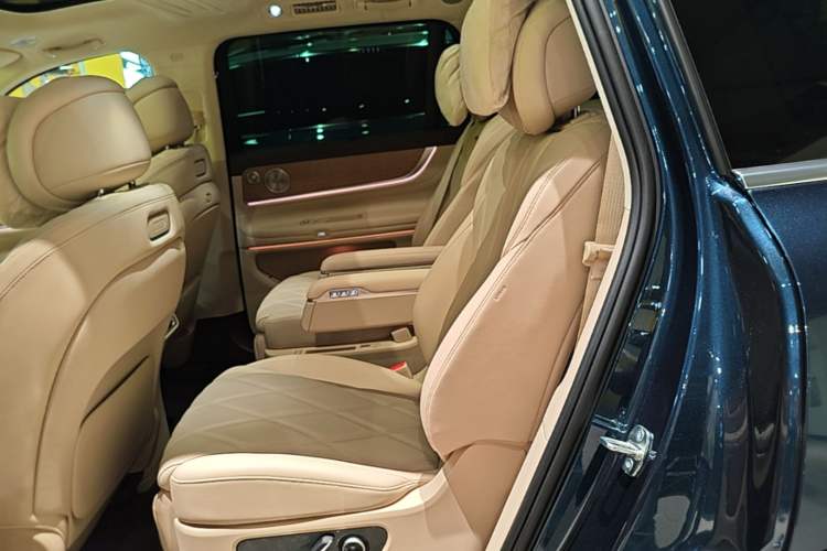 Used Hima AITO M9 2025 Extended-Range Ultra Version 52 kWh 6-Seater Left Rear Seat