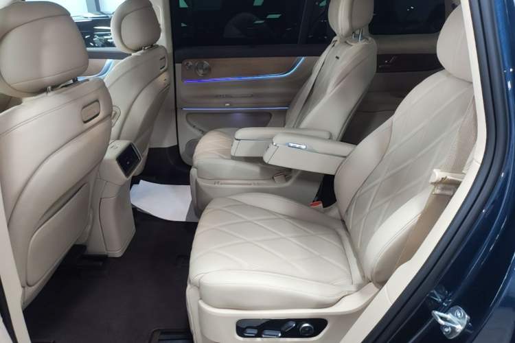 Used Hima AITO M9 2025 Extended-Range Ultra Version 52 kWh 6-Seater Left Rear Seat
