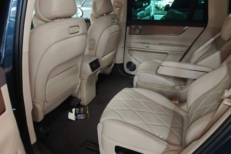 Used Hima AITO M9 2025 Extended-Range Ultra Version 52 kWh 6-Seater Left Rear Seat