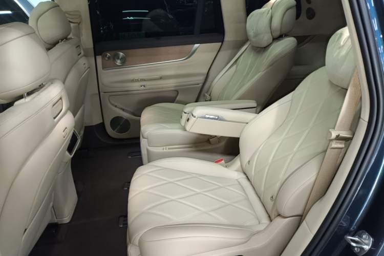 Used Hima AITO M9 2025 Extended-Range Ultra Version 52 kWh 6-Seater Left Rear Seat