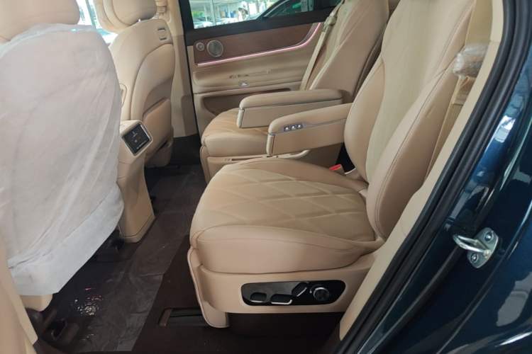 Used Hima AITO M9 2025 Extended-Range Ultra Version 52 kWh 6-Seater Left Rear Seat