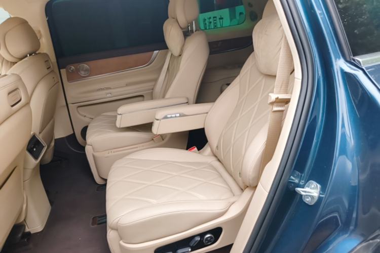 Used Hima AITO M9 2025 Extended-Range Ultra Version 52 kWh 6-Seater Left Rear Seat