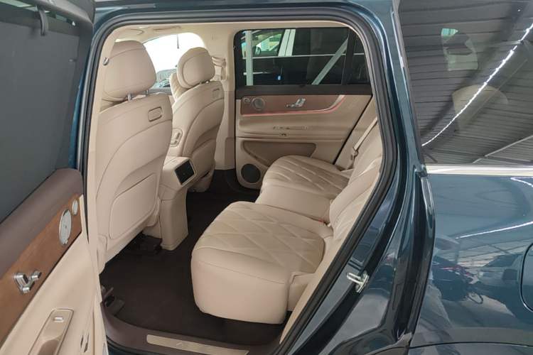 Used Hima AITO M9 2025 Extended-Range Ultra Version 52 kWh 5-Seater Edition Left Rear Seat